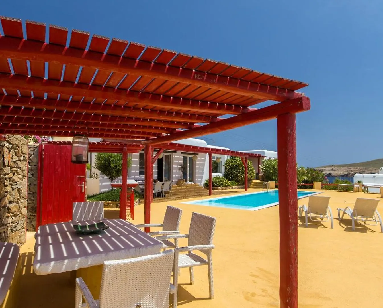 Дом отдыха Cosy Three Bedroom Villa In Agios Sostis Mykonos Town