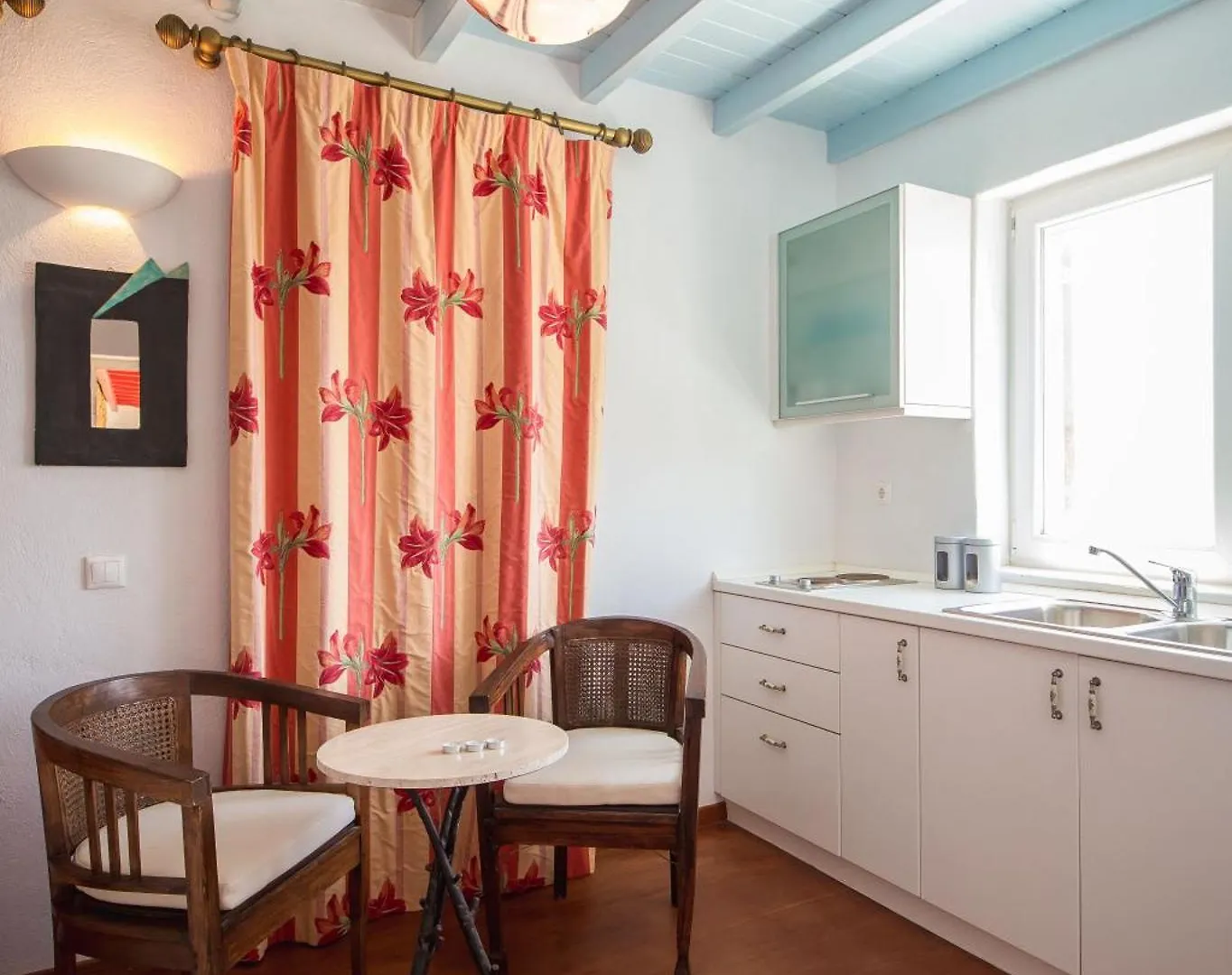 Дом отдыха Cosy Three Bedroom Villa In Agios Sostis Mykonos Town